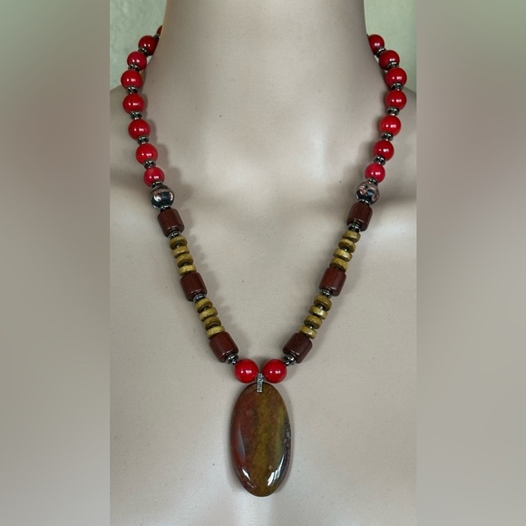 24 inch Coral and Wood bead necklace NWOT - Picture 7 of 11